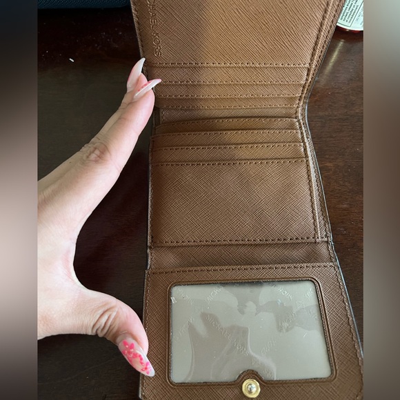 Micheal Kors brown wallet - Picture 3 of 4